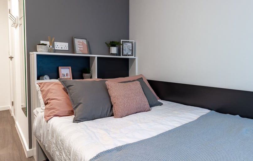 Bronze En Suite, Pavilion Court, 20 First Way, Wembley, London - Image 1